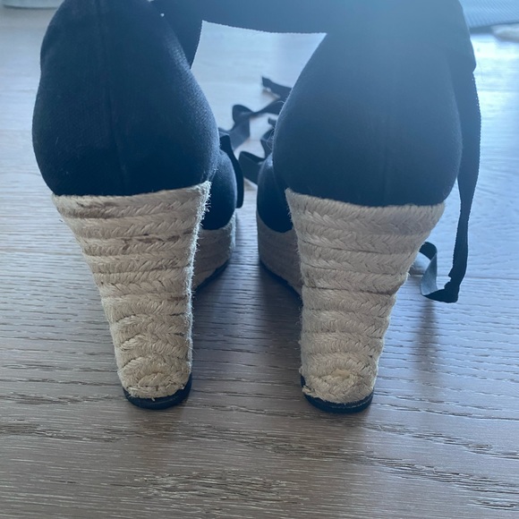 Also wedges with ankle ties - Picture 4 of 4